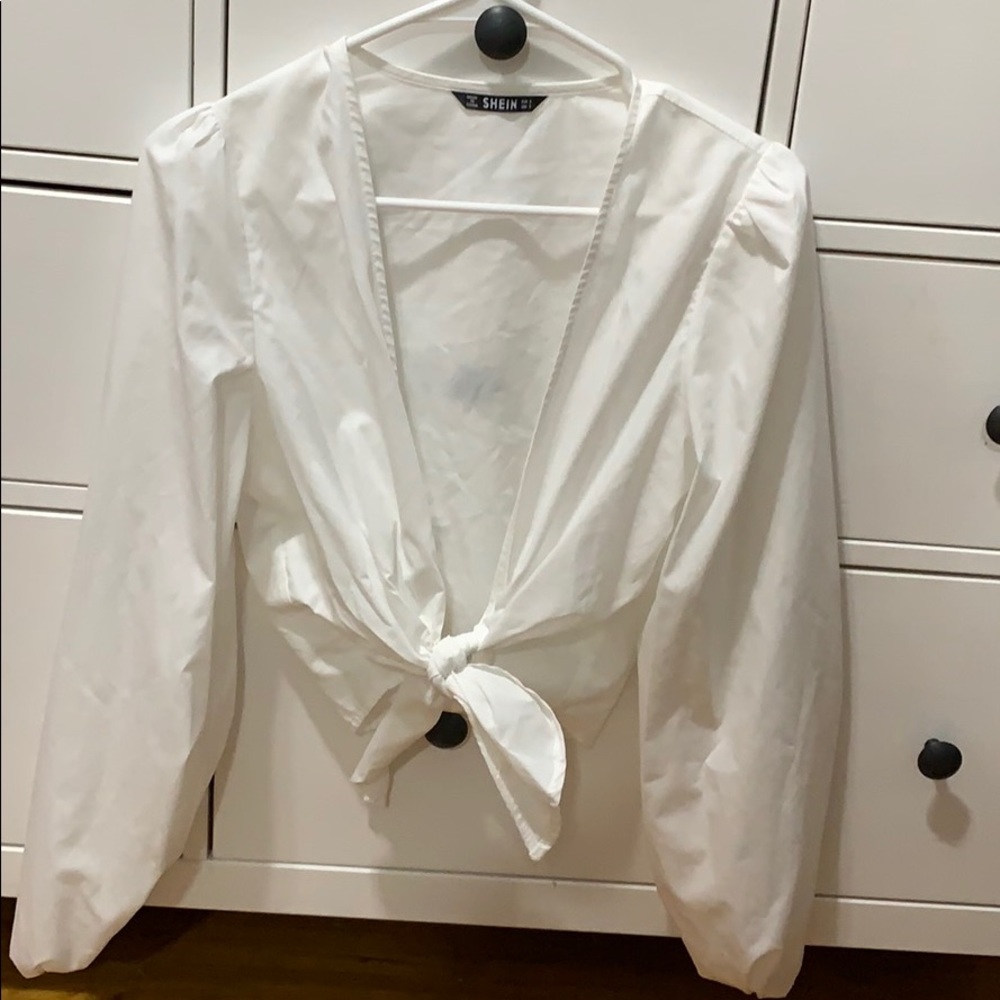 Tie knot top
